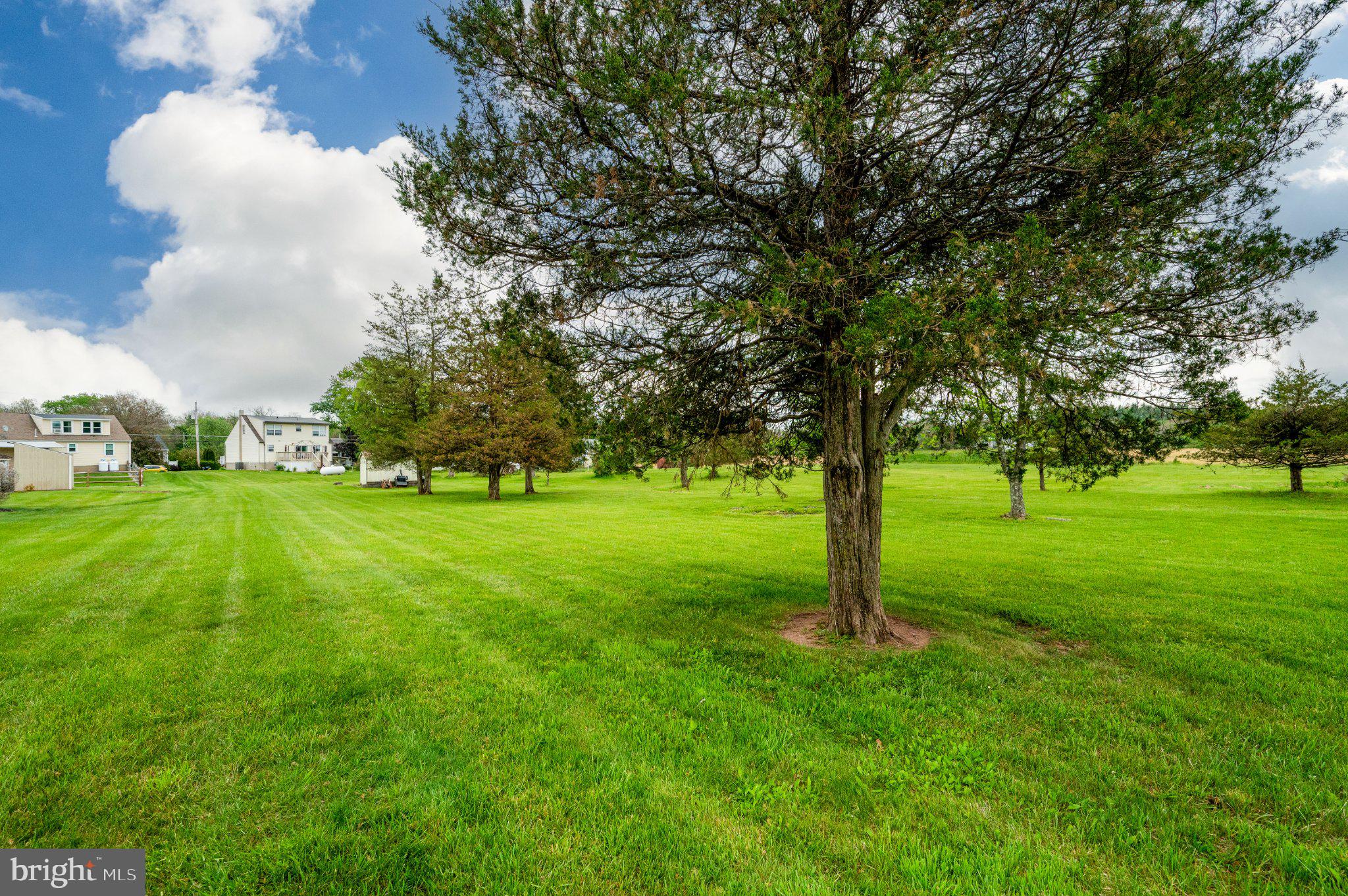 PATHFINDER WOODS - Residential
