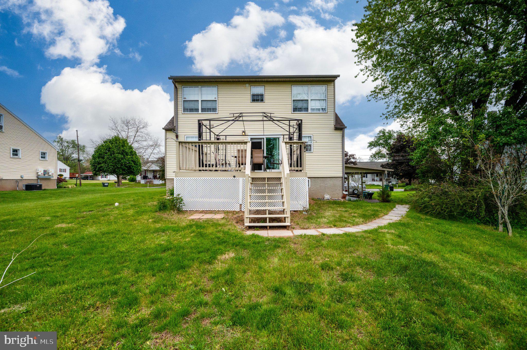 PATHFINDER WOODS - Residential