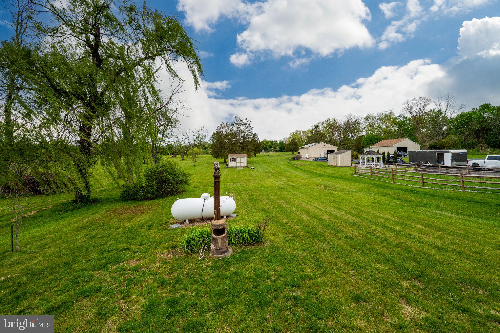 PATHFINDER WOODS - Residential