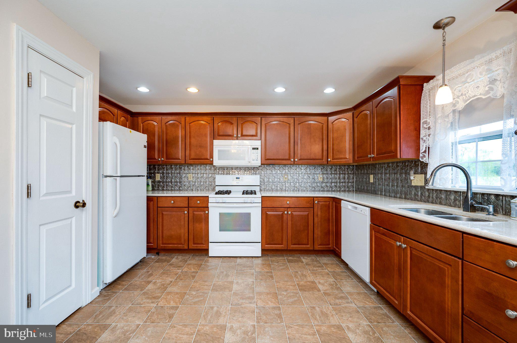 PATHFINDER WOODS - Residential