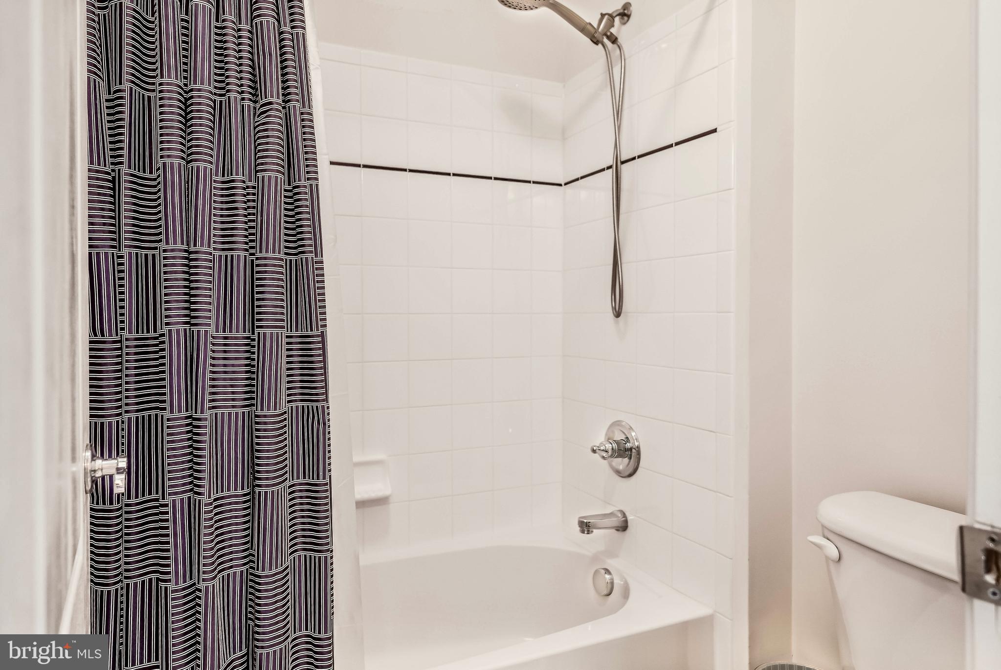 LANSDOWNE ON THE POTOMAC - Residential