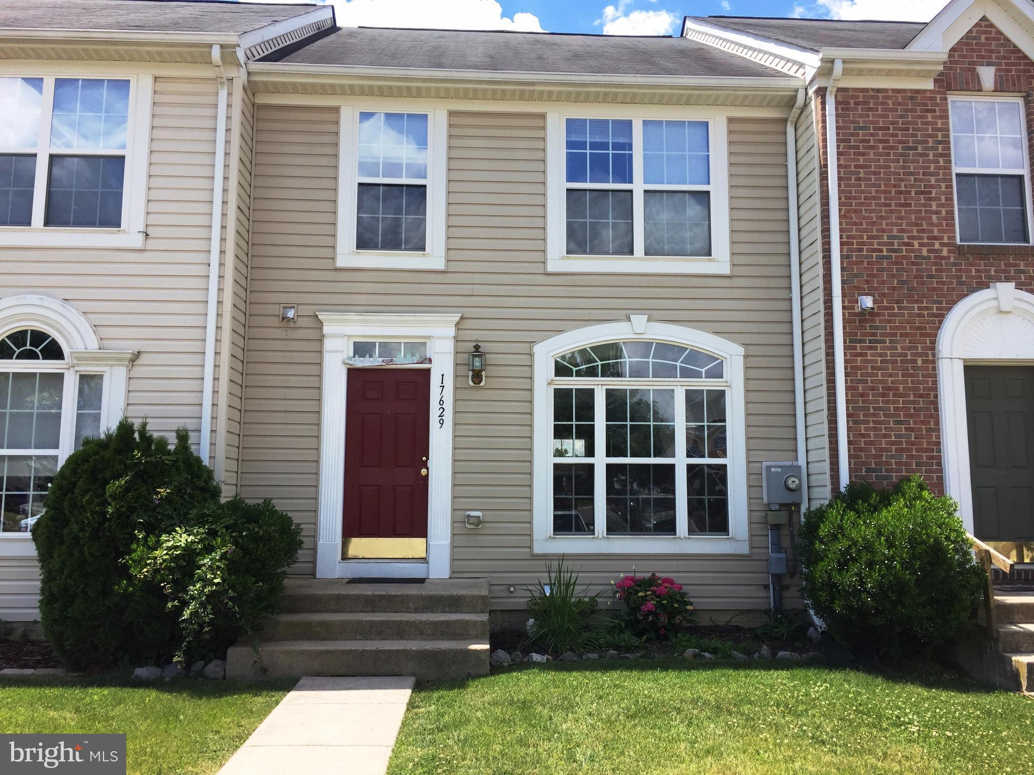 Townhome in Hagers Crossing - offers: 3 Bedrooms with hardwood floors, 2.5 Baths, Master Bath w/ double vanity, soaking tub and separate shower. Living & Dining room has hardwood floors, Kitchen with island and pantry. Full unfinished basement. Convenient location near shopping and interstate.