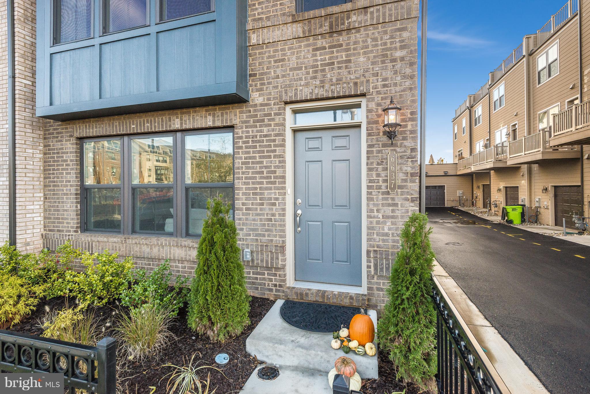 RIVERDALE PARK STATION - Residential Lease