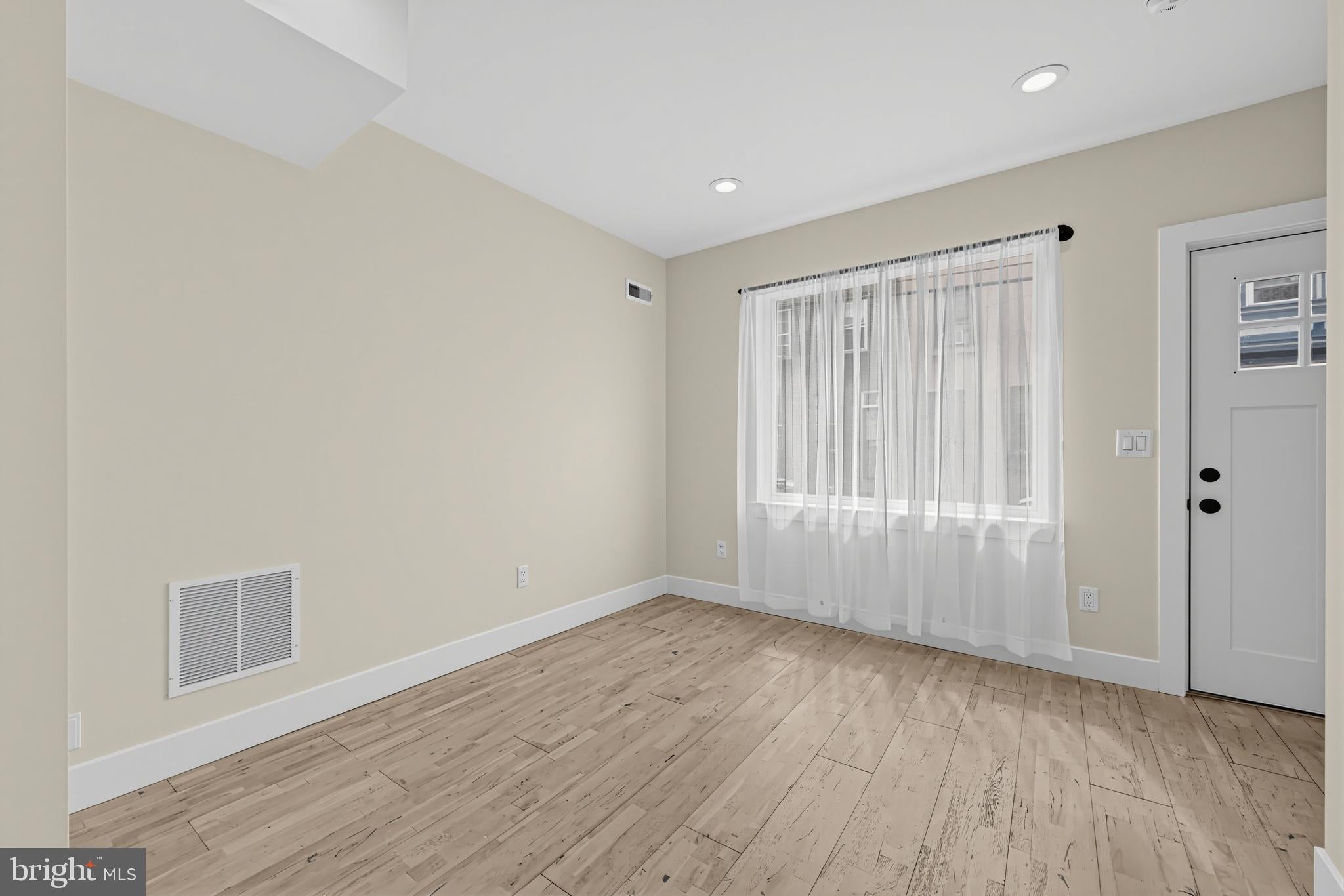 425 W THOMPSON STREET