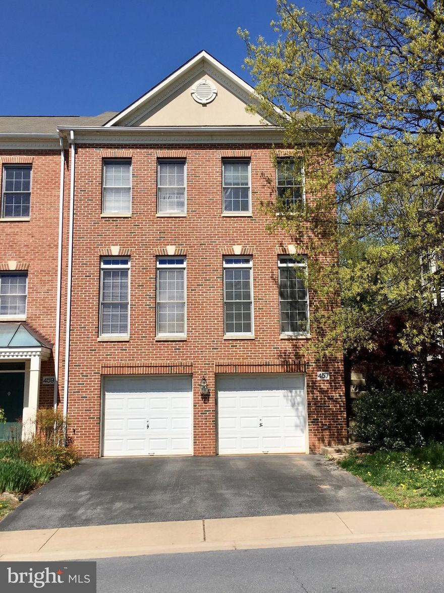 Striking brick END unit BACKS TO TREE. Around 2550 sq.ft. on 3 lvls; 9ft. & vaulted ceilings; decorated beautifully w/ custom painting & window treatments; gourmet kitchen w/ island cooktop/breakfast bar opening to glorious sunroom, deck & private rear yard; LR w/ gas FP; separate formal DR/FR off of kitchen; MBR w/ cath. ceiling, MBR w/sitting room & Super bath; LL RR w/ den/BR/FB. Move in ready.