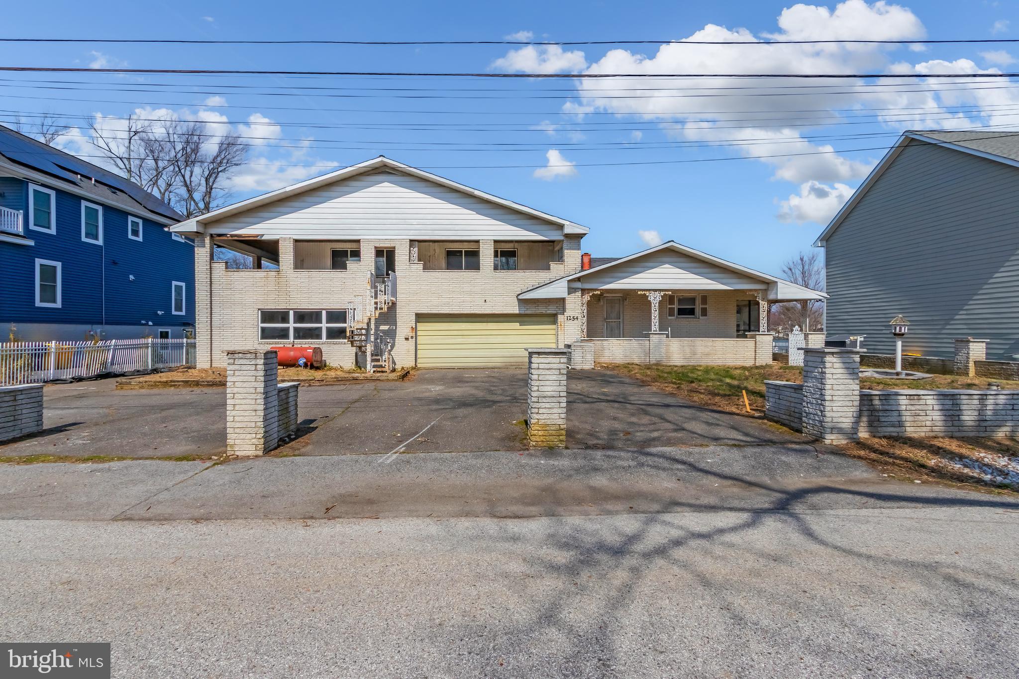 OYSTER HARBOR - Residential