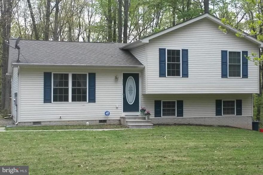 Sweet home on over 1/2 acre lot. Some woods and a nice big yard and deck. 3 bedroom, 2 bath, living room, andKitchen/Dining combo. Has room to grow with unfinished basement complete with rough-in for 3rd bath and French doors that arewalk-out level. Mostly paved road and easy access to Charles Town, Hollywood Casino, East to Leesburg and commuter route. Originalowner - Affordably priced!