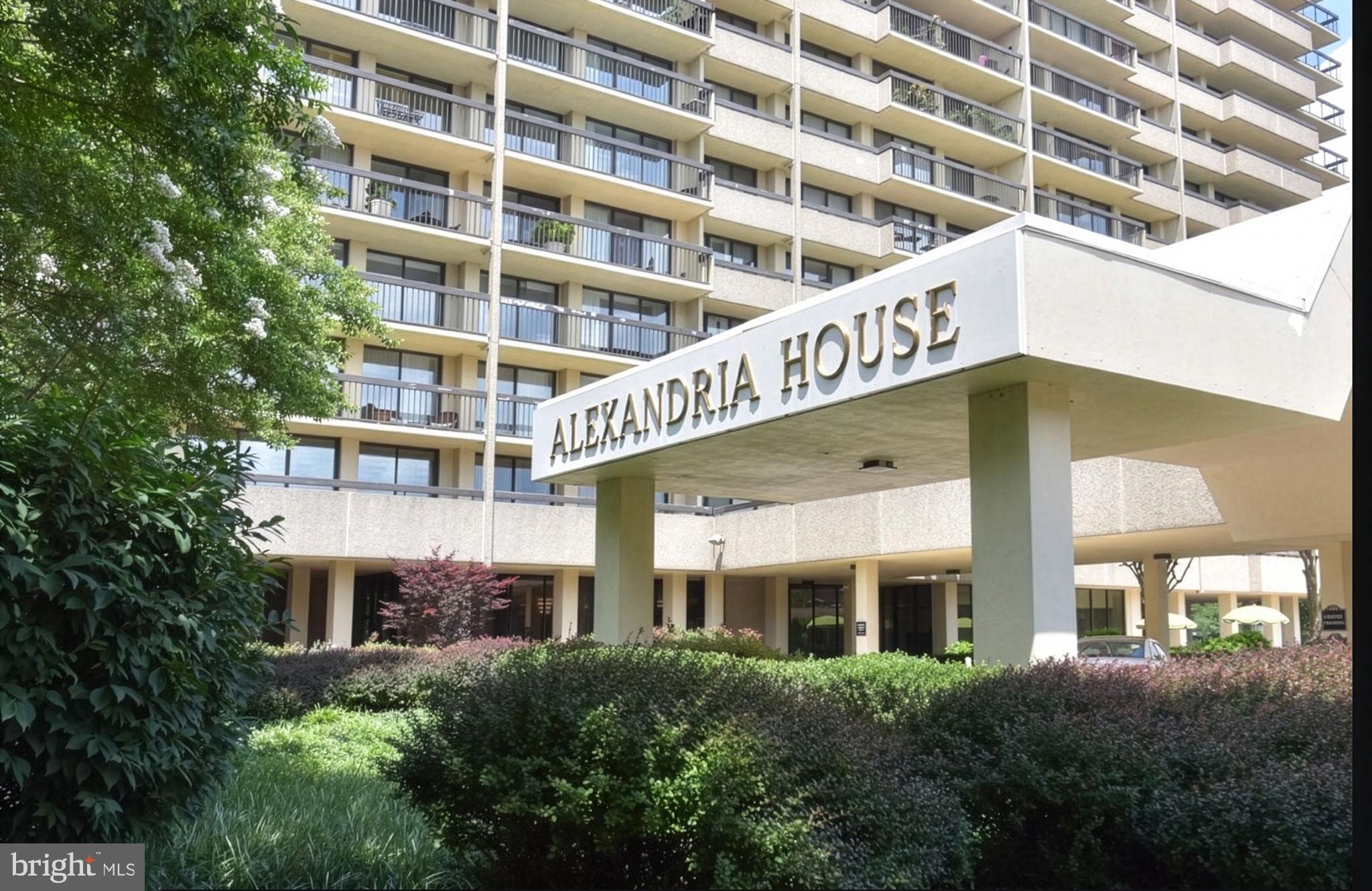 400 MADISON STREET 1810