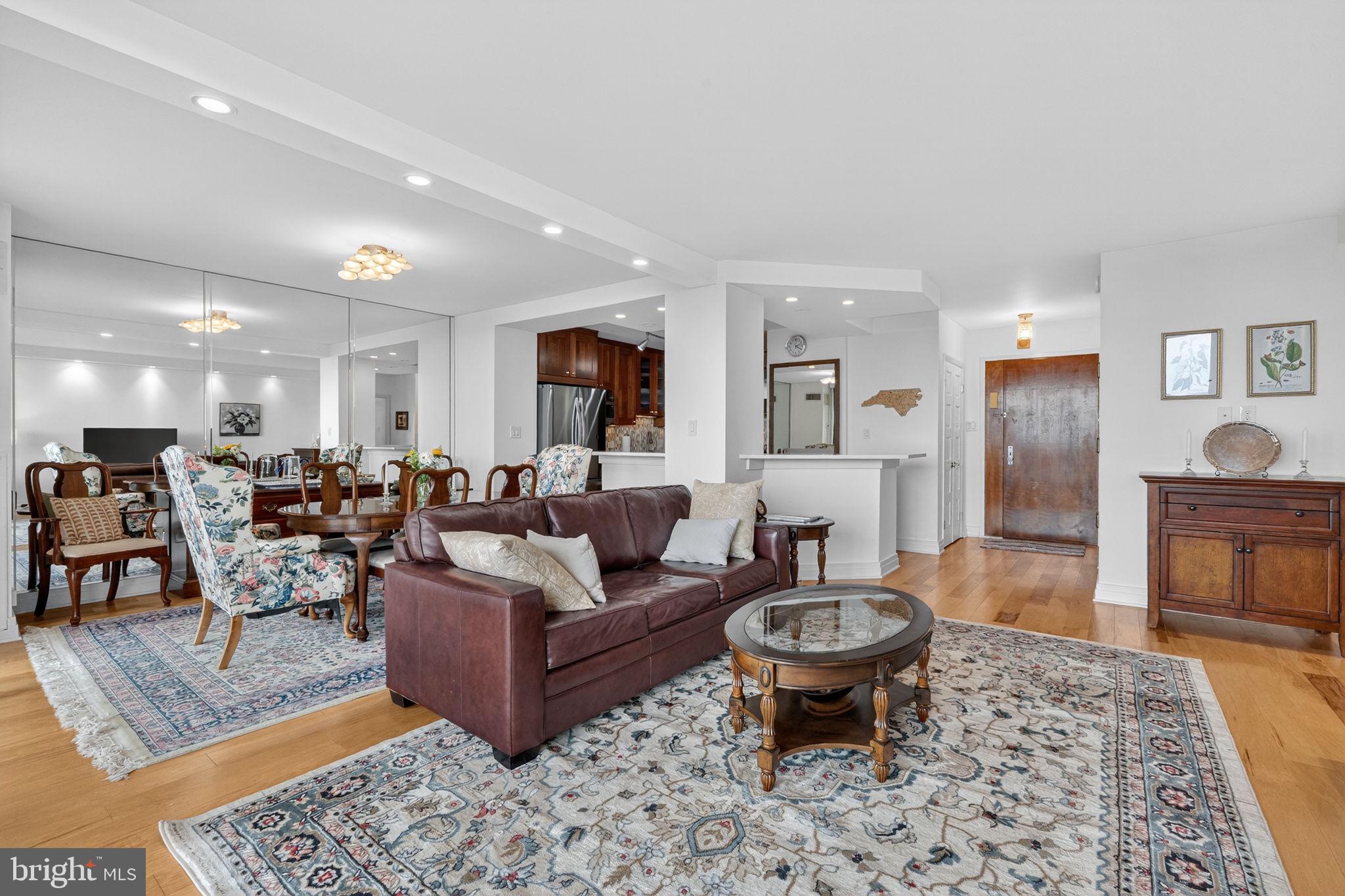 400 MADISON STREET 1810