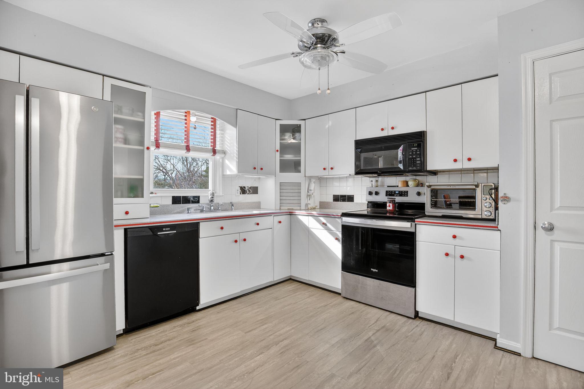 BEVERLY ESTATES - Residential