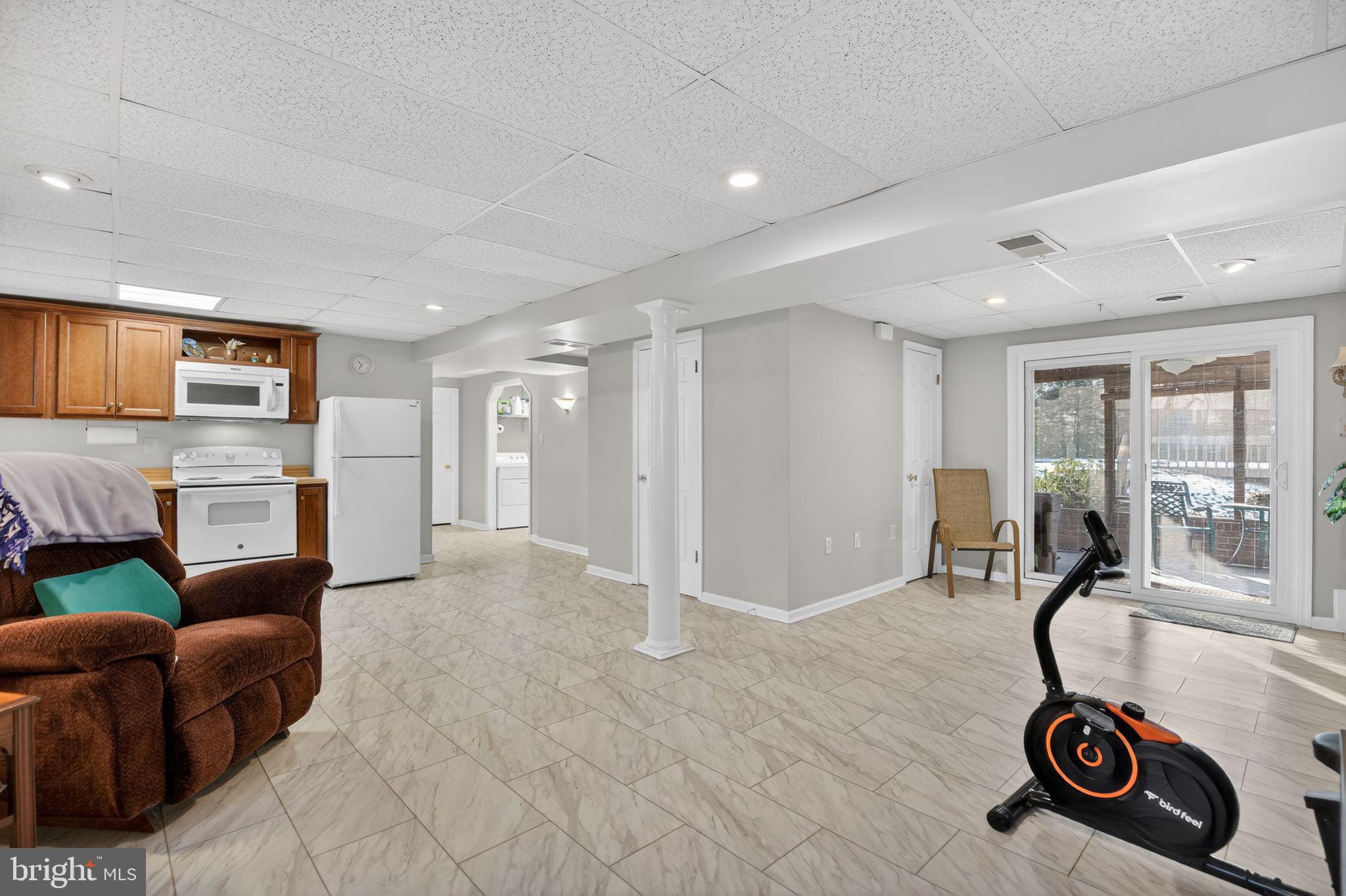 BEVERLY ESTATES - Residential