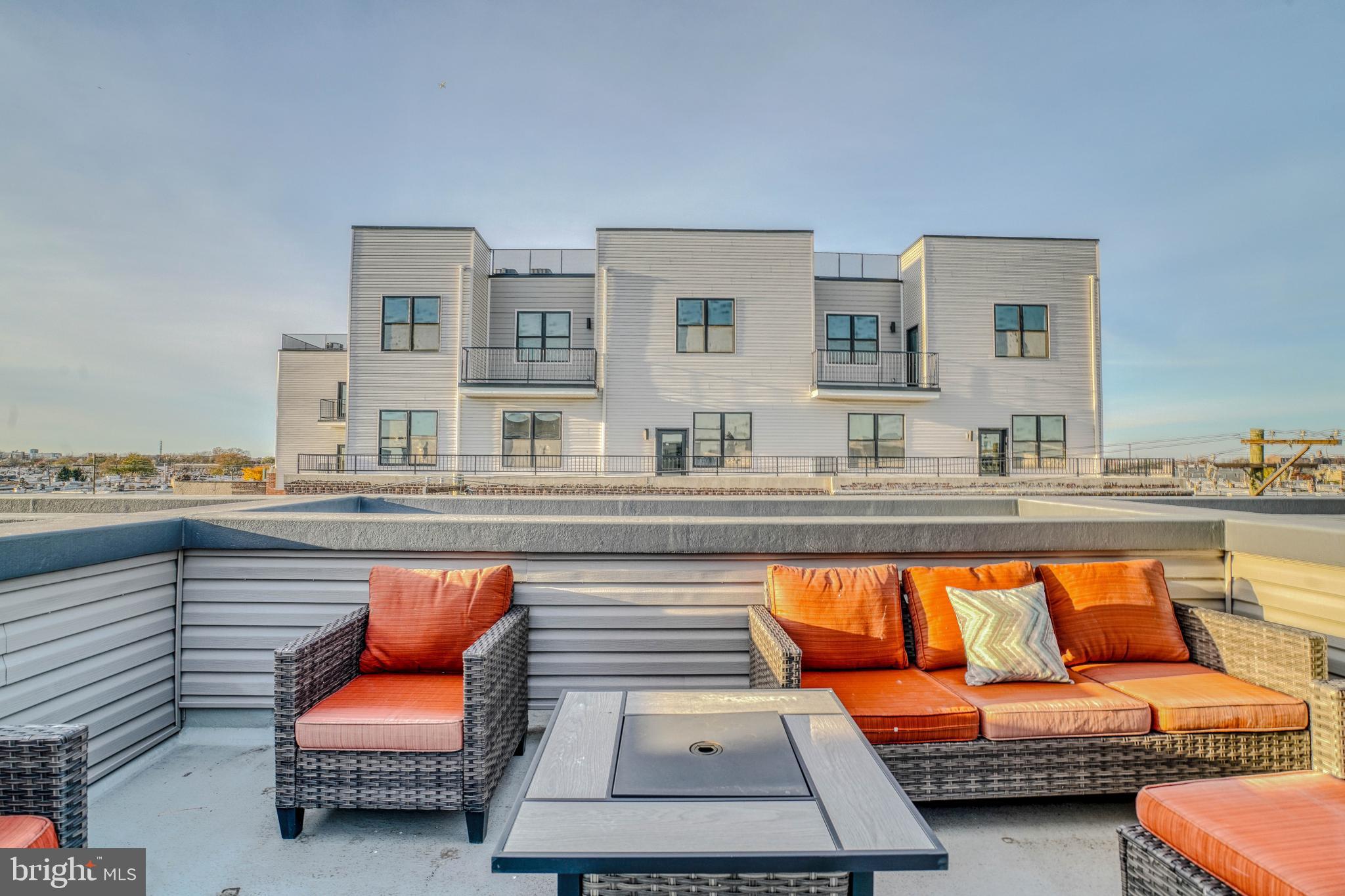 PORT RICHMOND - Residential