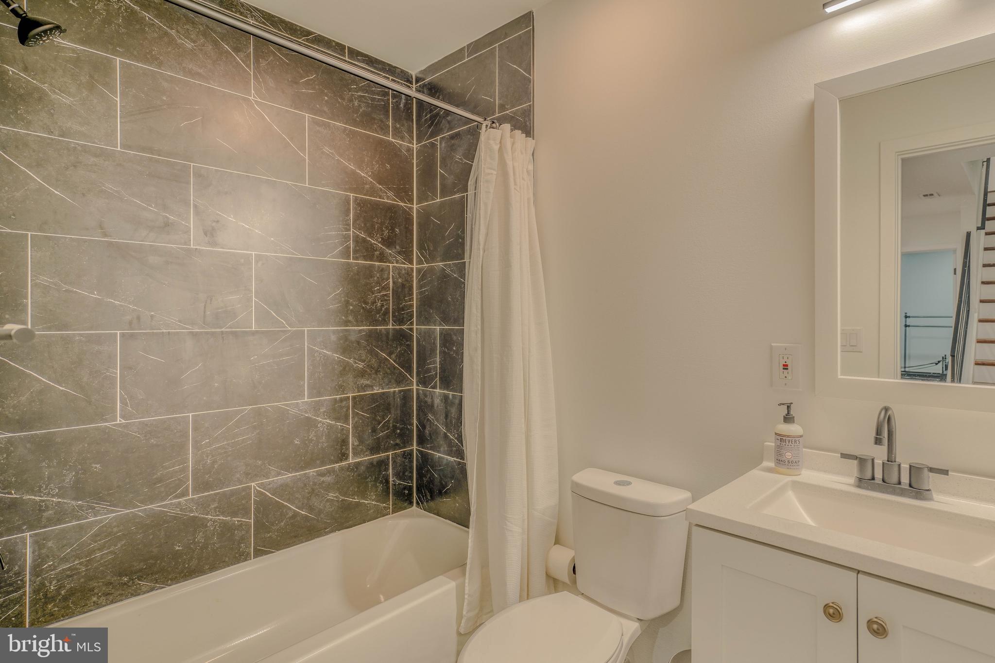 PORT RICHMOND - Residential