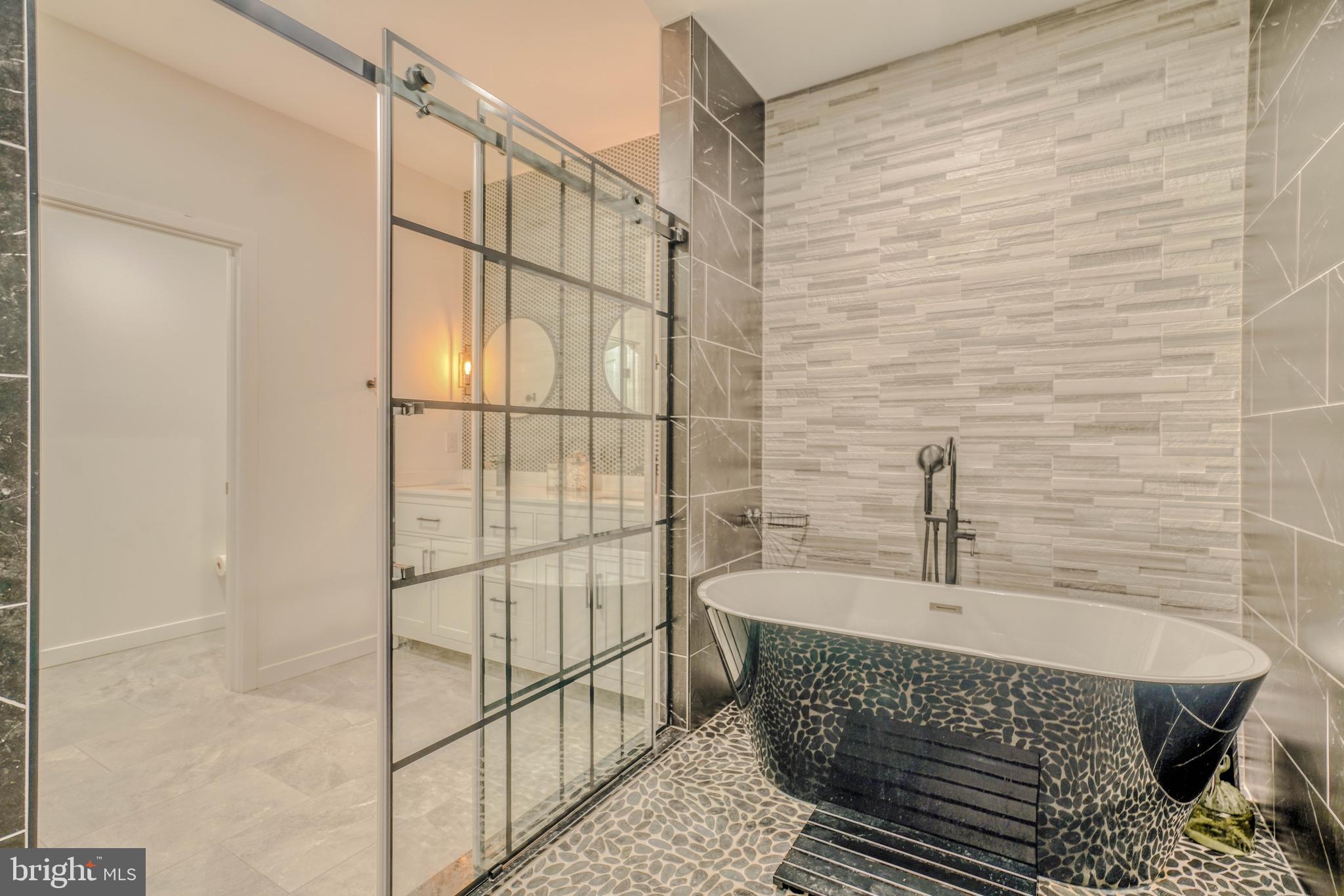 PORT RICHMOND - Residential