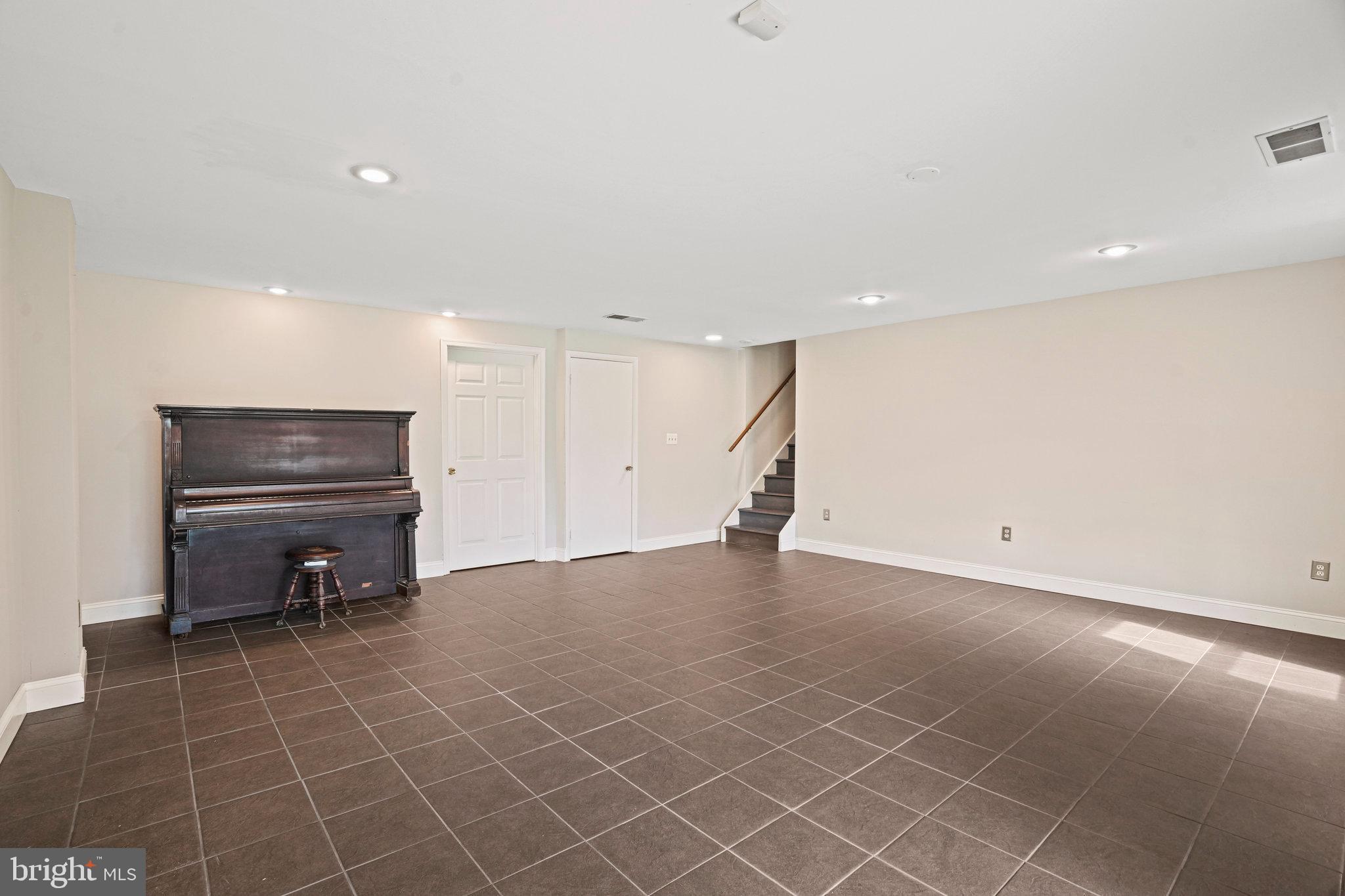 CALVERTON - Residential