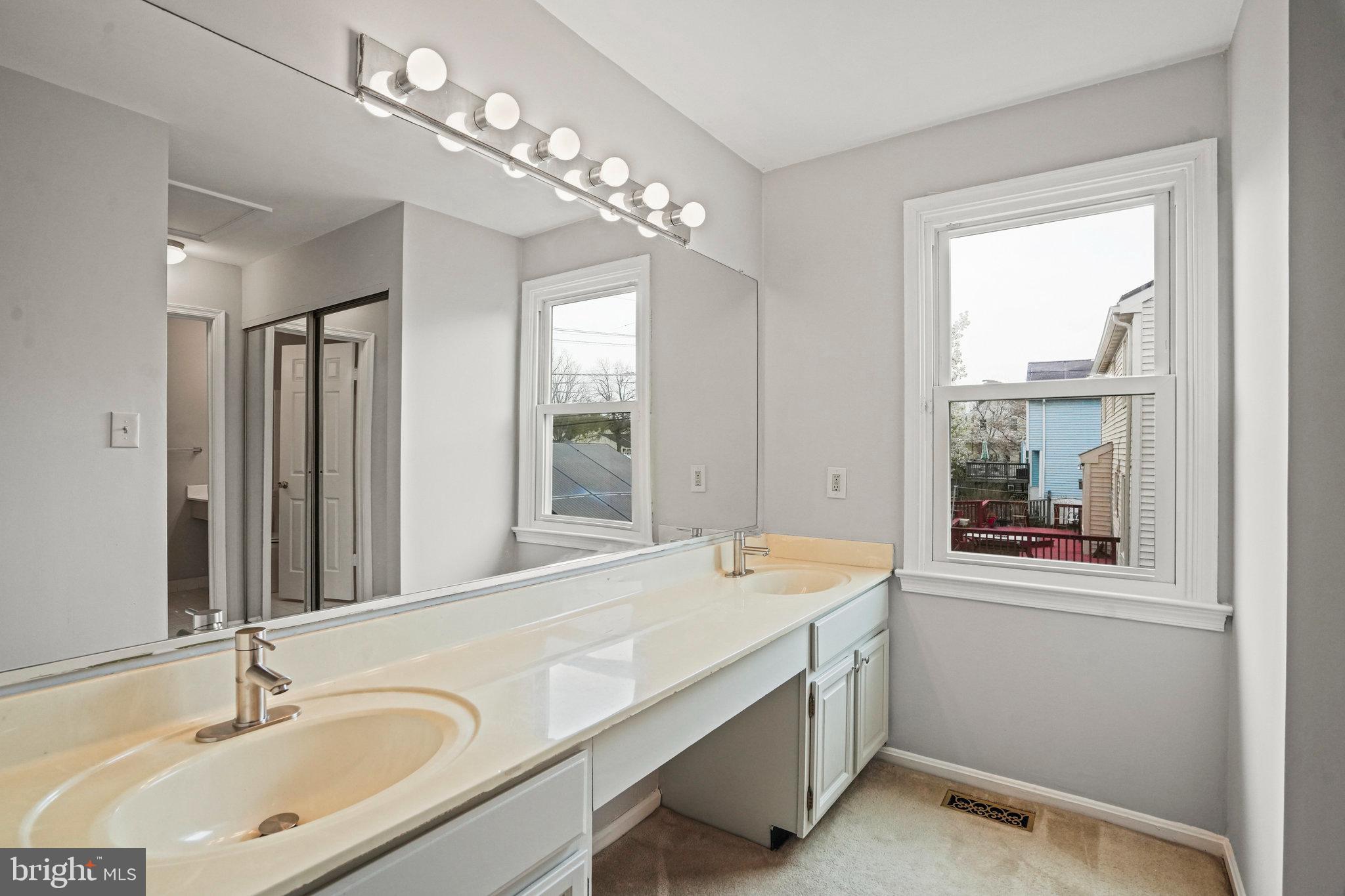 CALVERTON - Residential