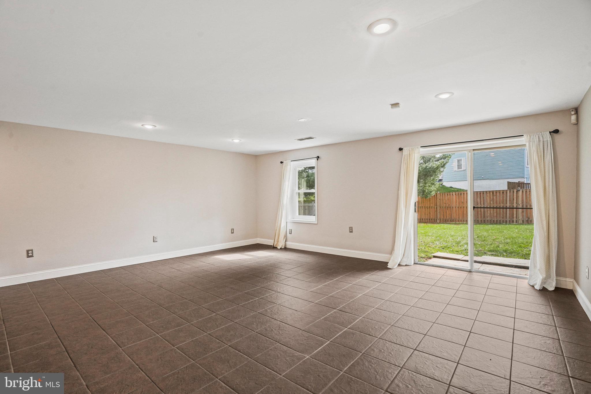 CALVERTON - Residential