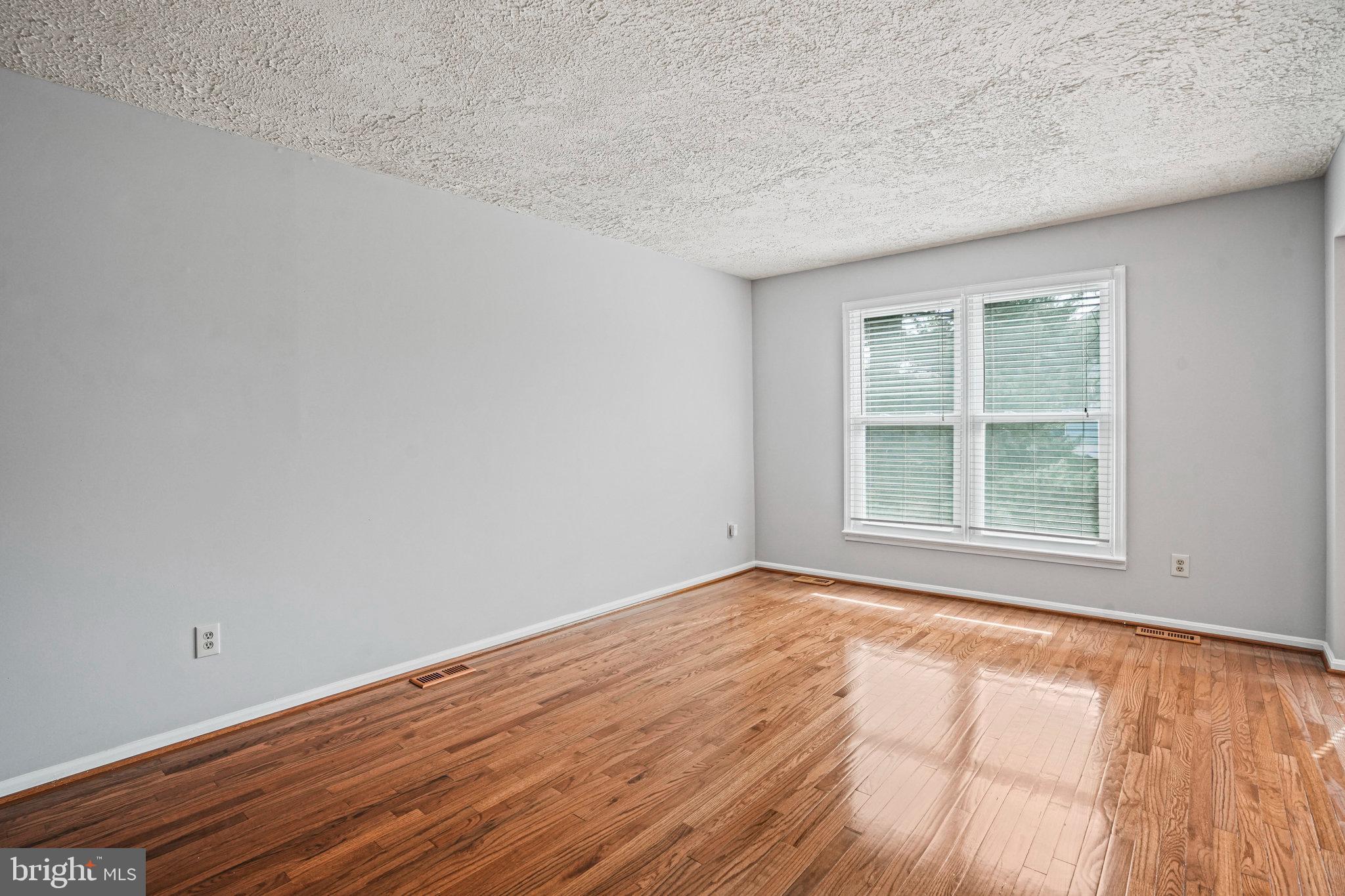 CALVERTON - Residential