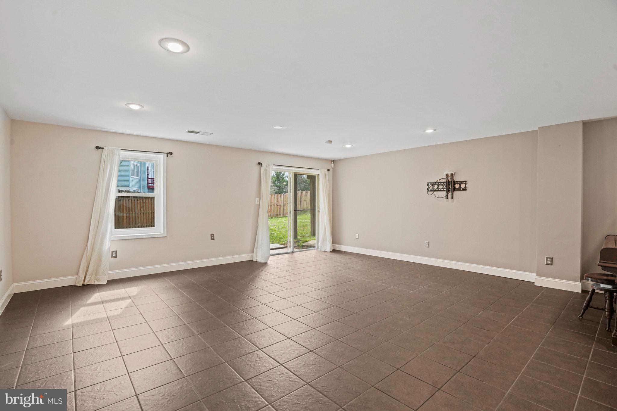 CALVERTON - Residential