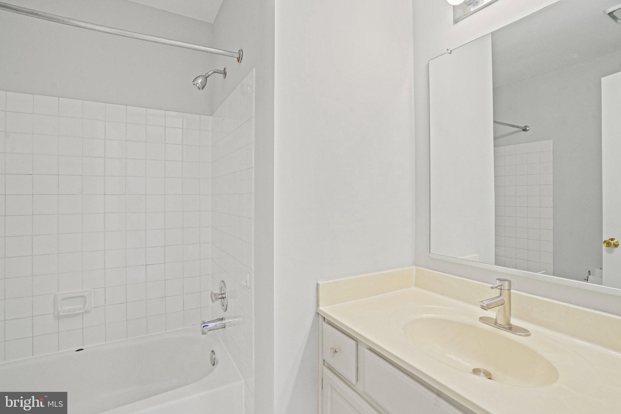 CALVERTON - Residential