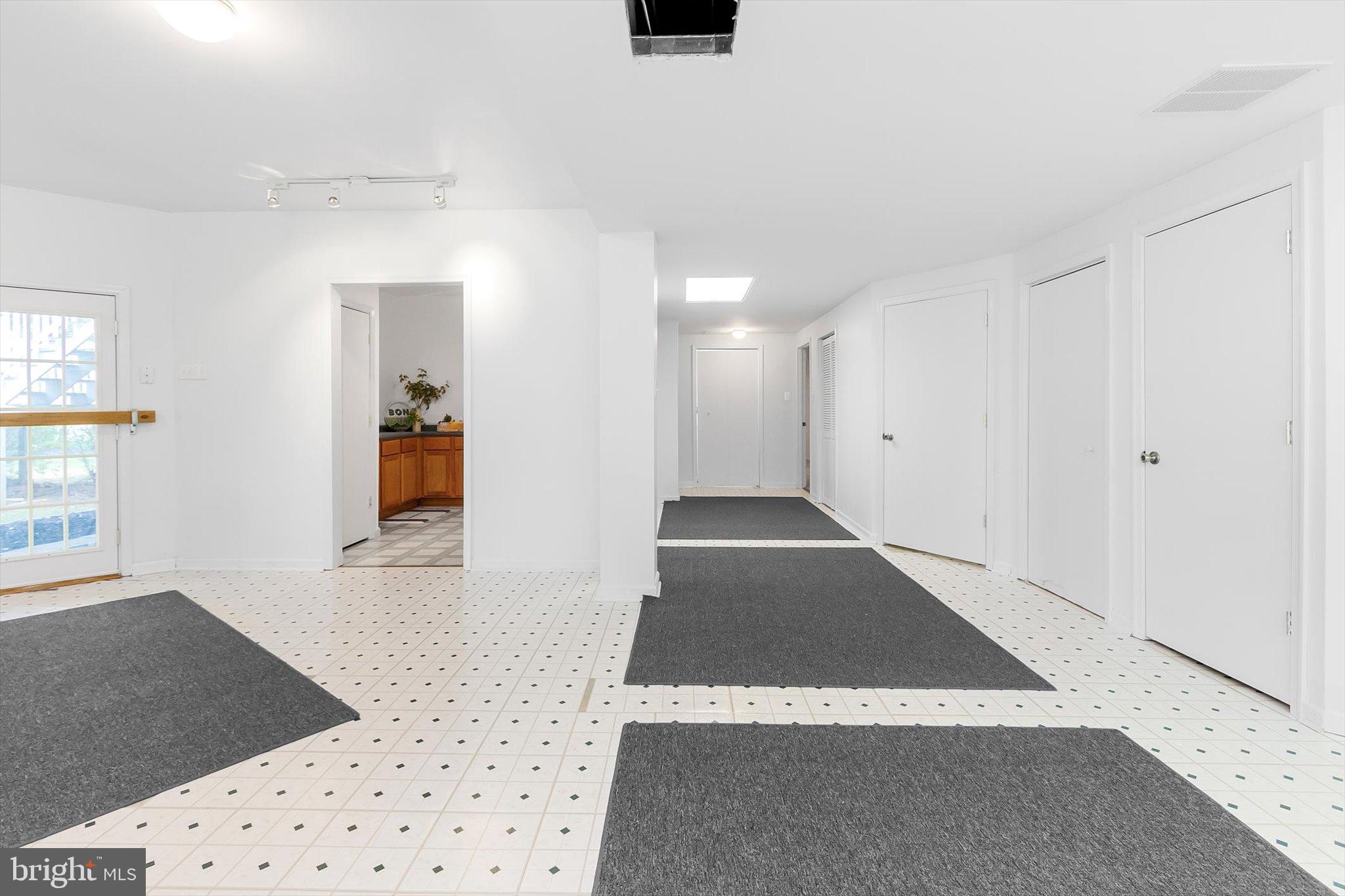 LOCUST HILL - Residential