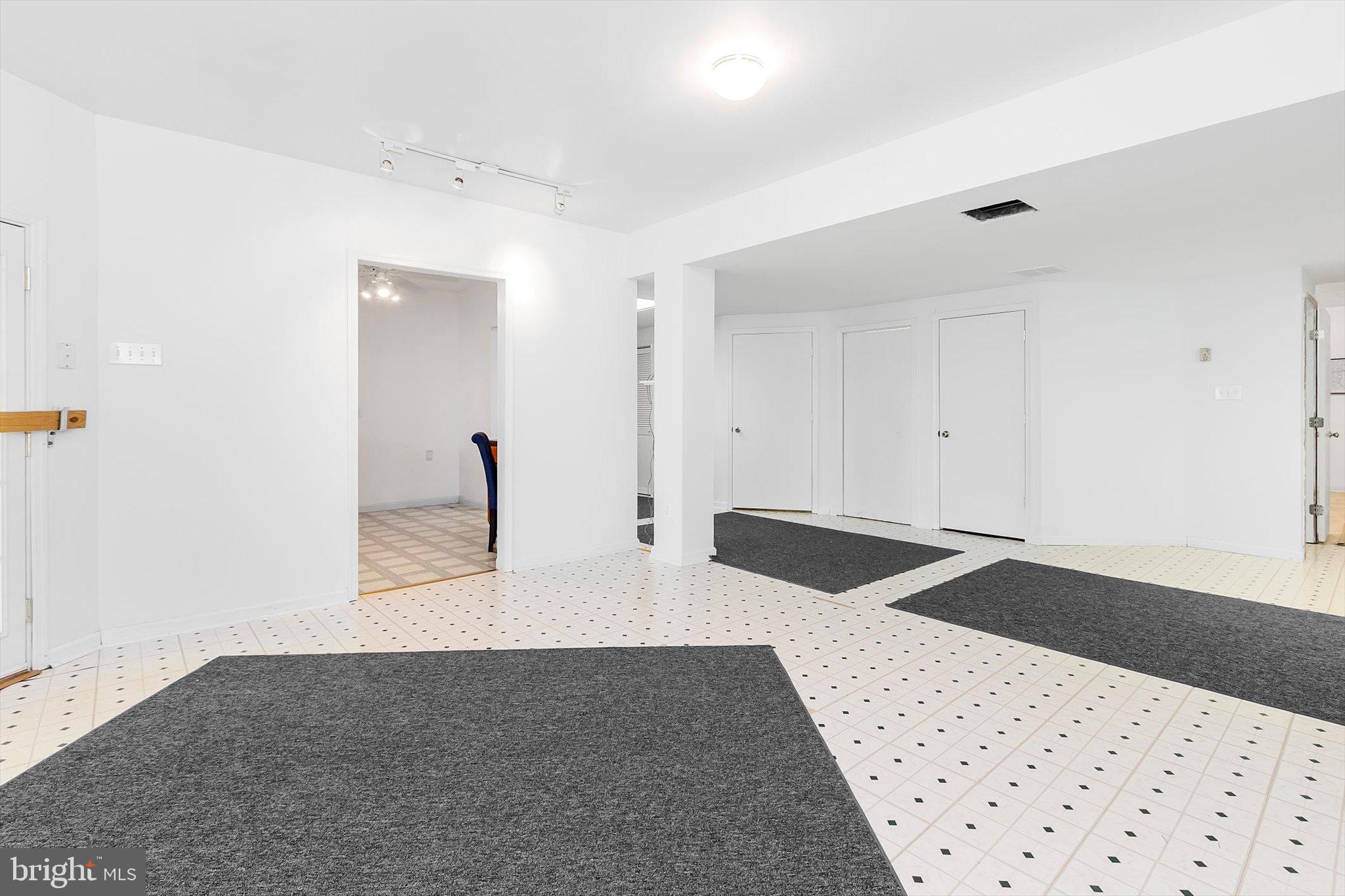 LOCUST HILL - Residential