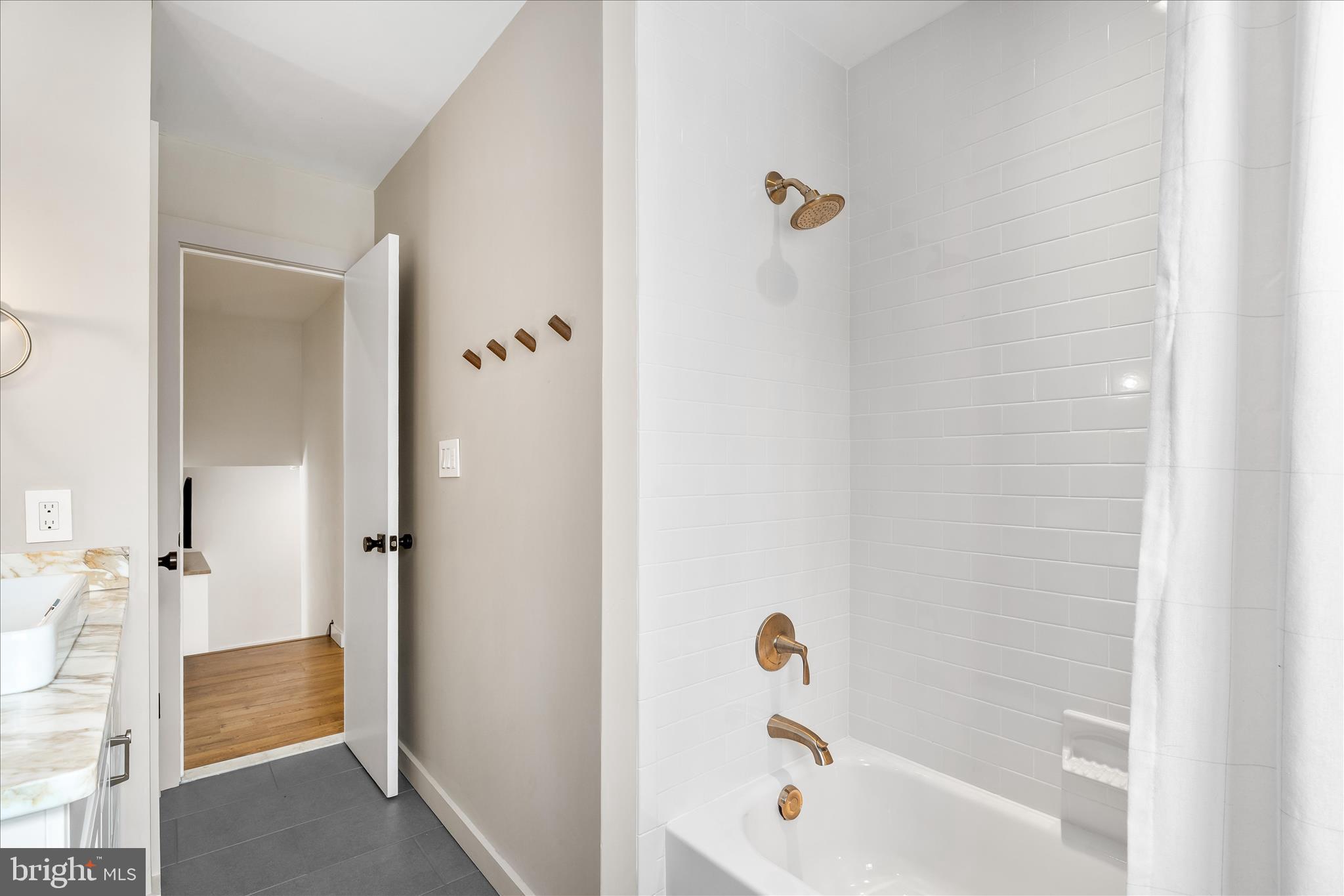 LINGANORE VIEW - Residential