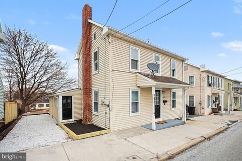 Homes For Sale - 161 Cemetery Street<br/> LITTLESTOWN, PA 17340