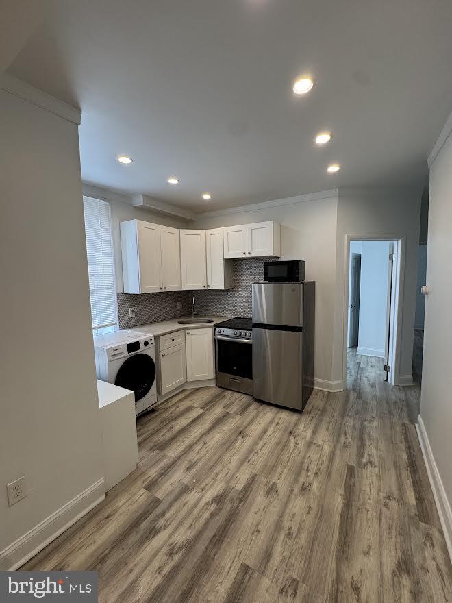 Newly remodeled 2 Bedroom apt., located in the heart of Italian Market with great restaurants, fine dining and shopping areas. In walking distance to the prestigious Queens Village and the cultural and historic center of the region, downtown Philadelphia. Easy access to public transportation, major highways and bridges to New Jersey shore.