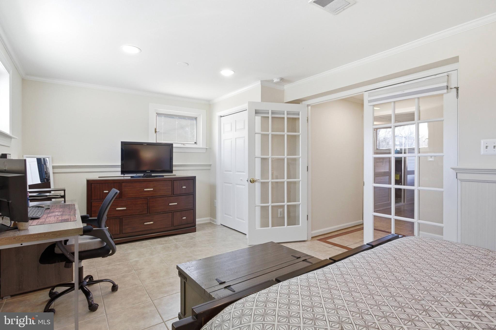 LYNBROOK - Residential