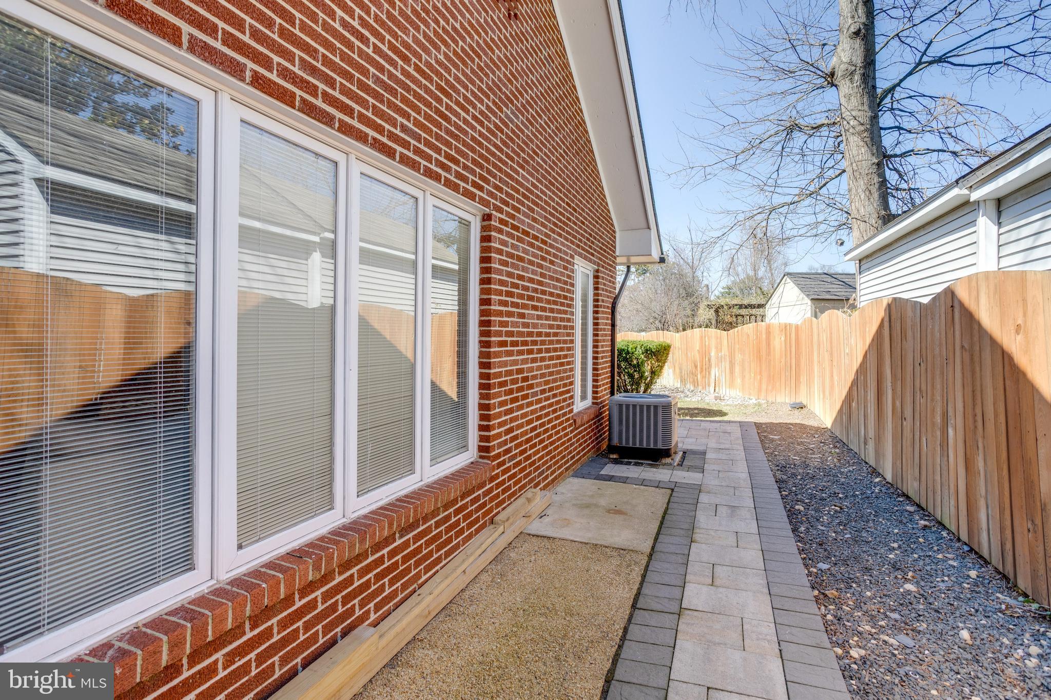 LYNBROOK - Residential