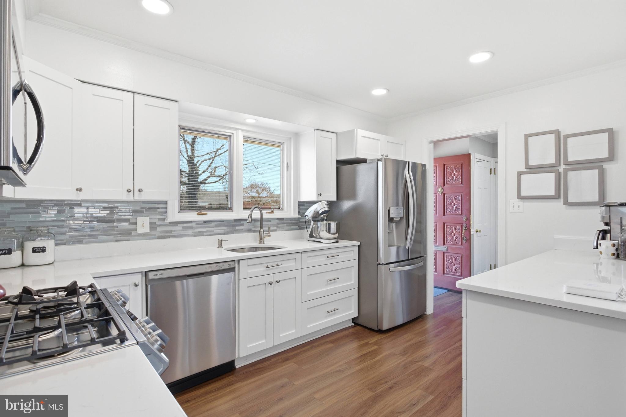 LYNBROOK - Residential