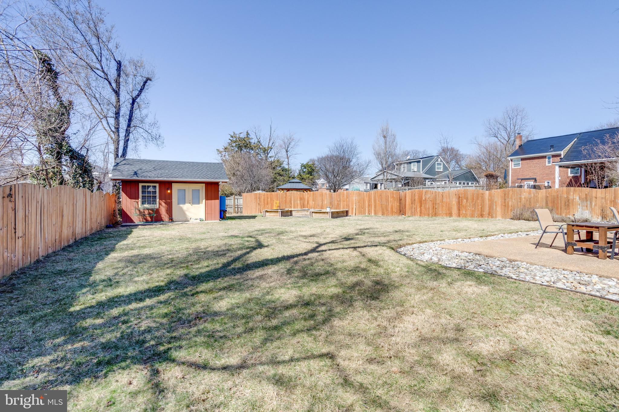 LYNBROOK - Residential