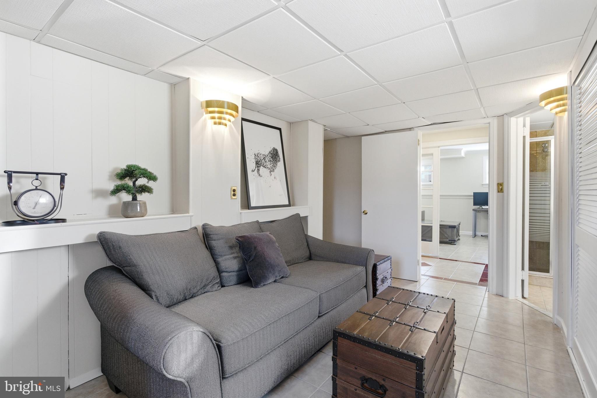 LYNBROOK - Residential