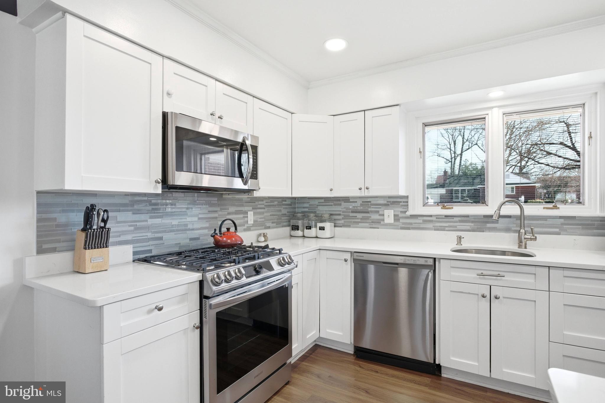 LYNBROOK - Residential