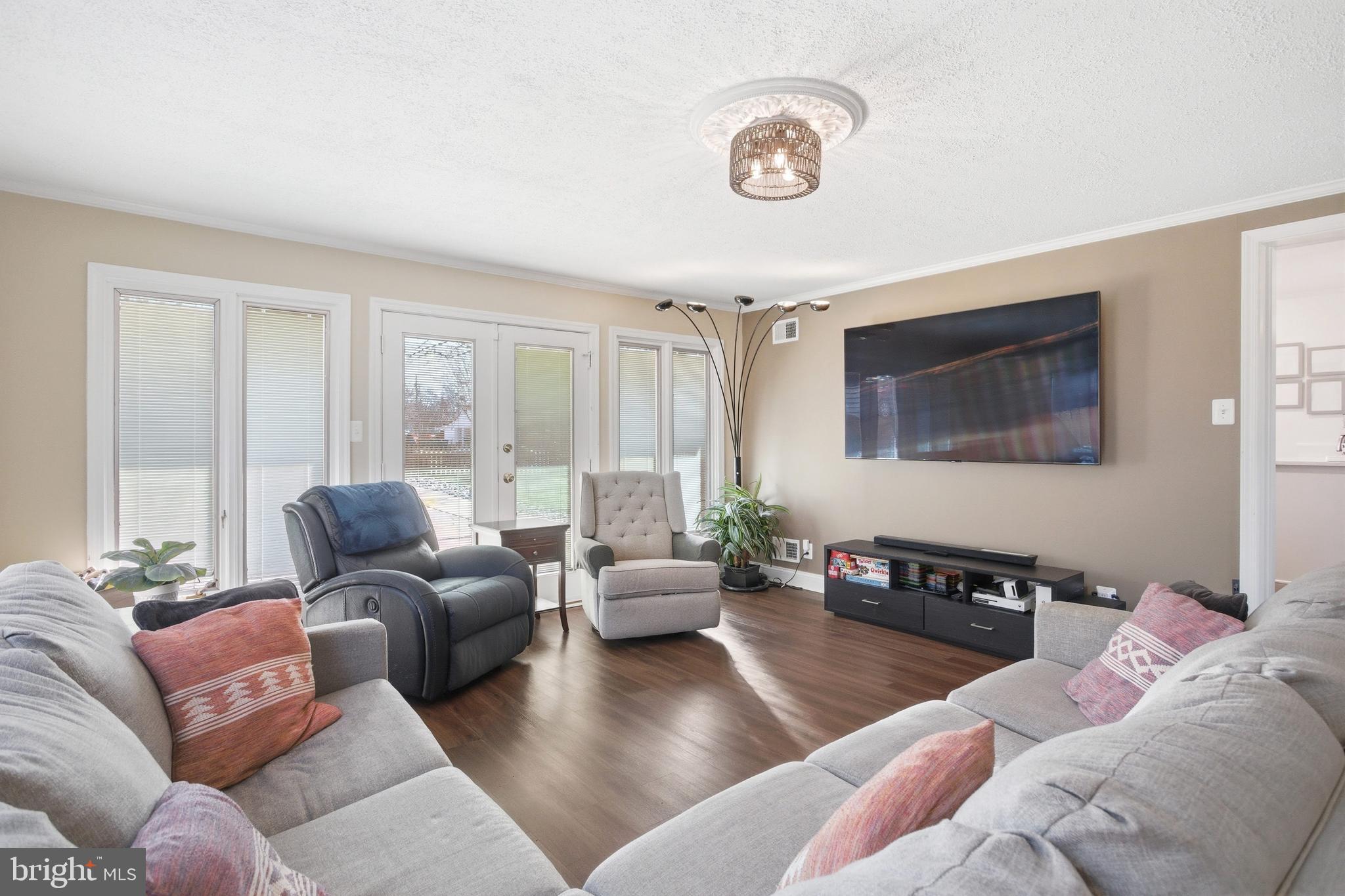 LYNBROOK - Residential