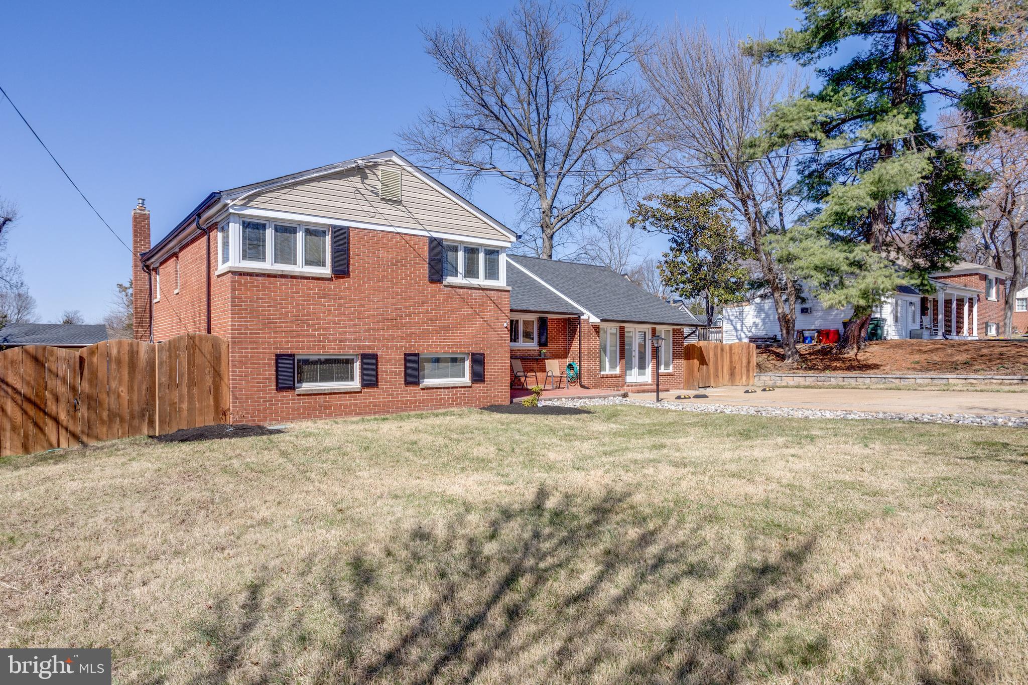 LYNBROOK - Residential