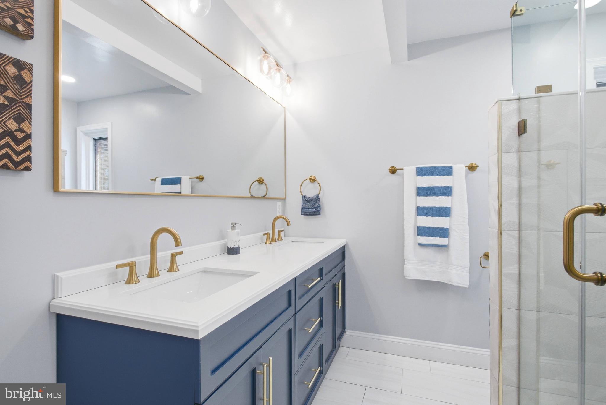 LYNBROOK - Residential