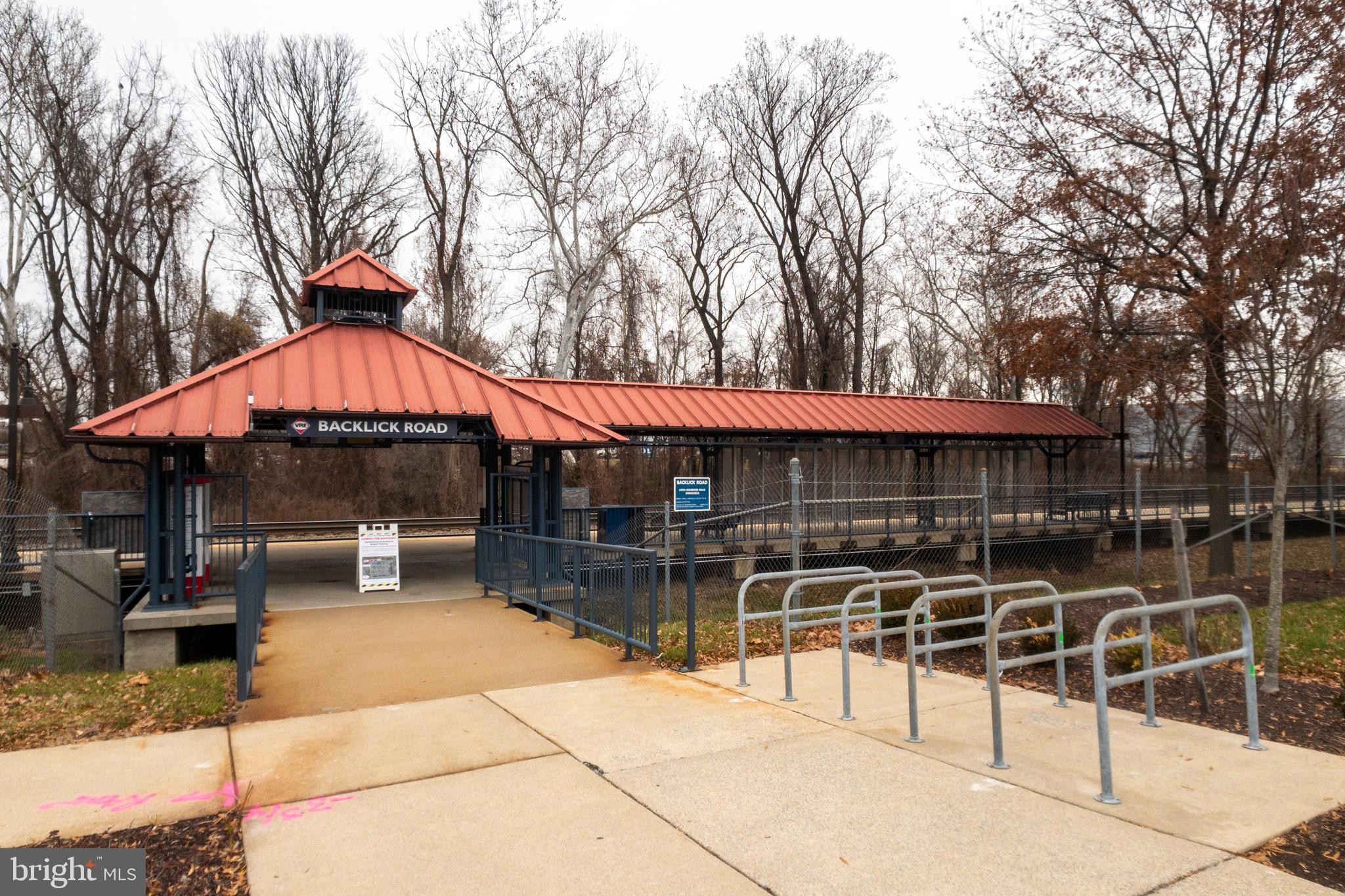 LYNBROOK - Residential