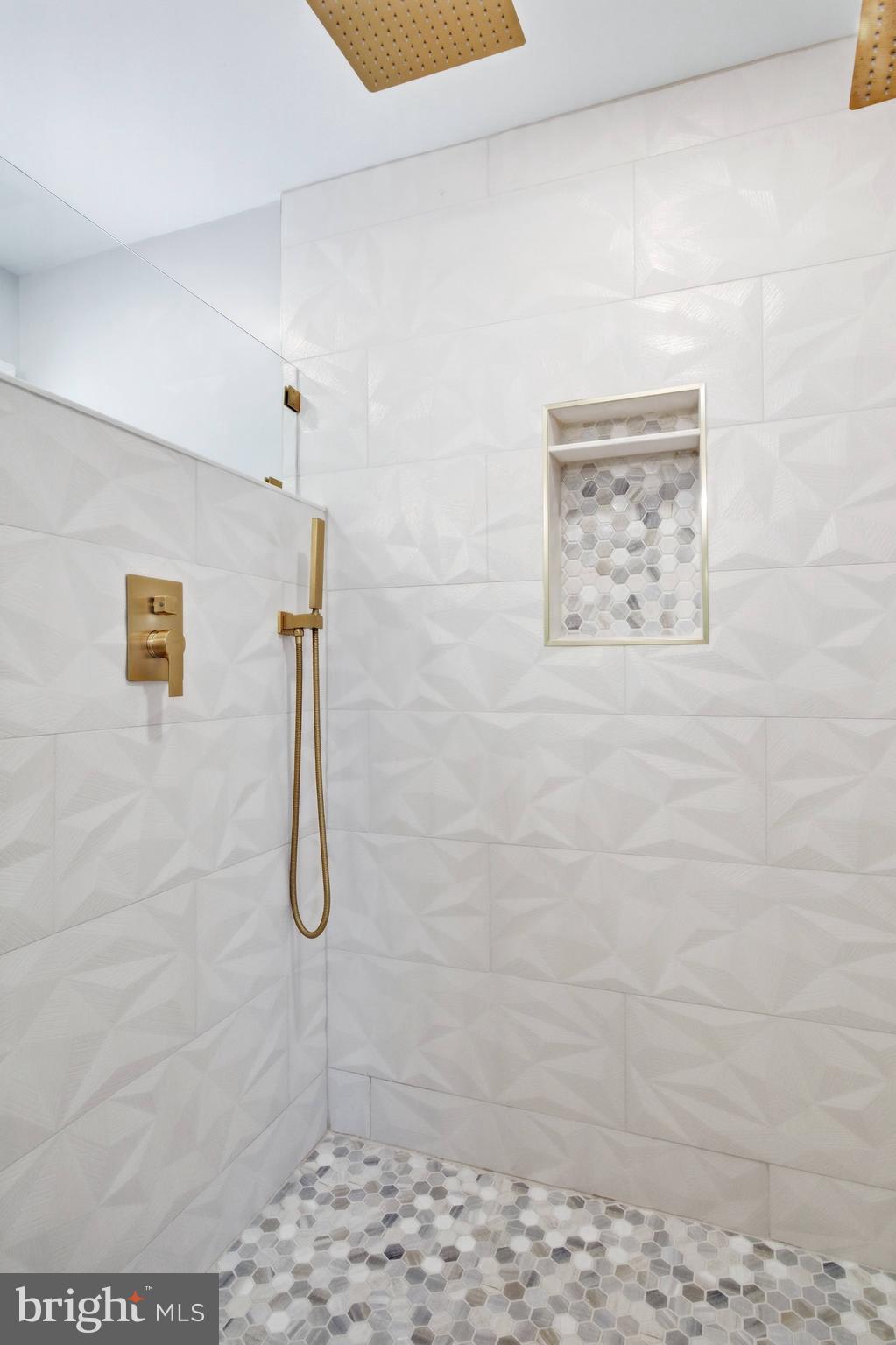 LYNBROOK - Residential