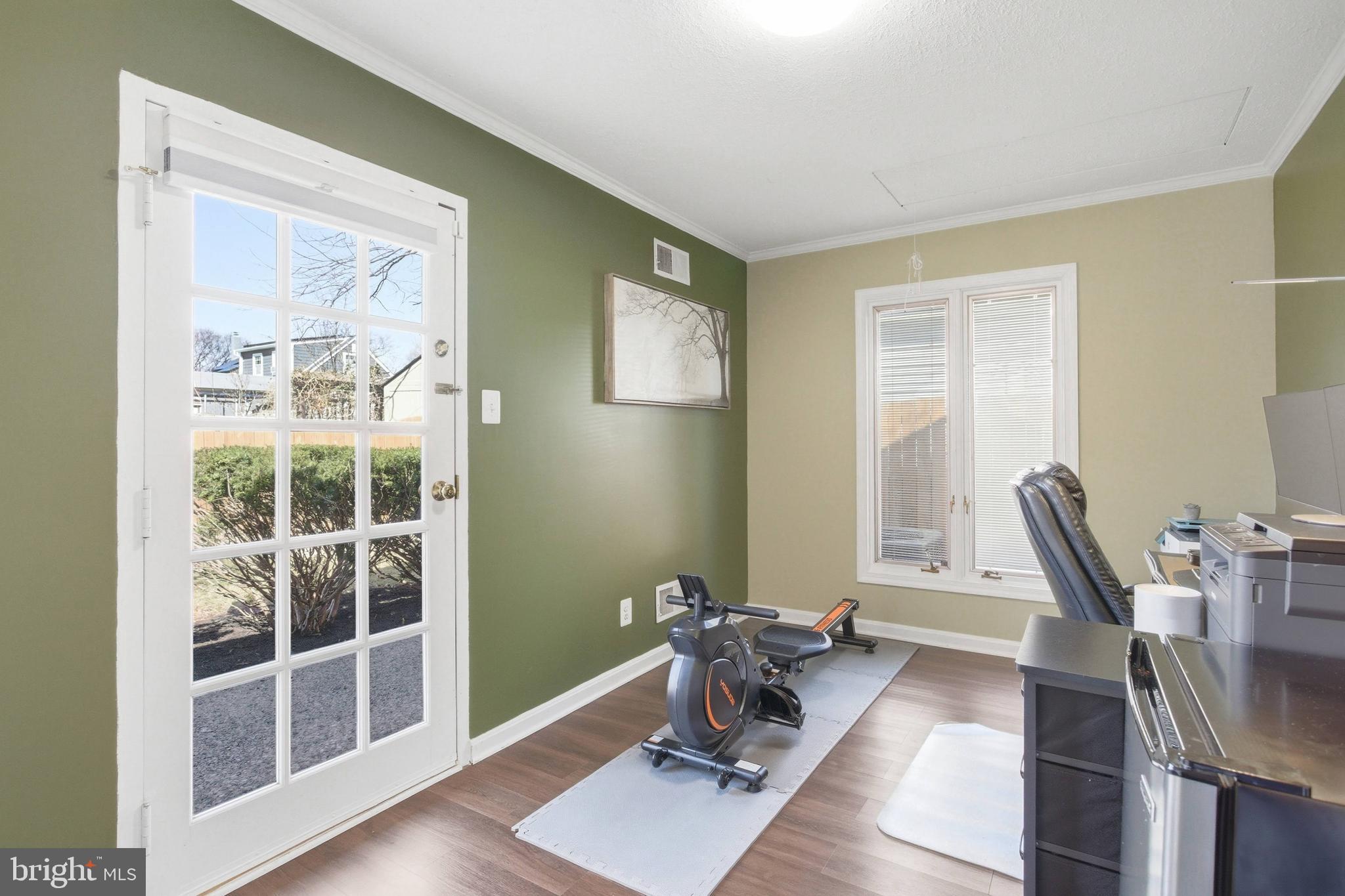 LYNBROOK - Residential