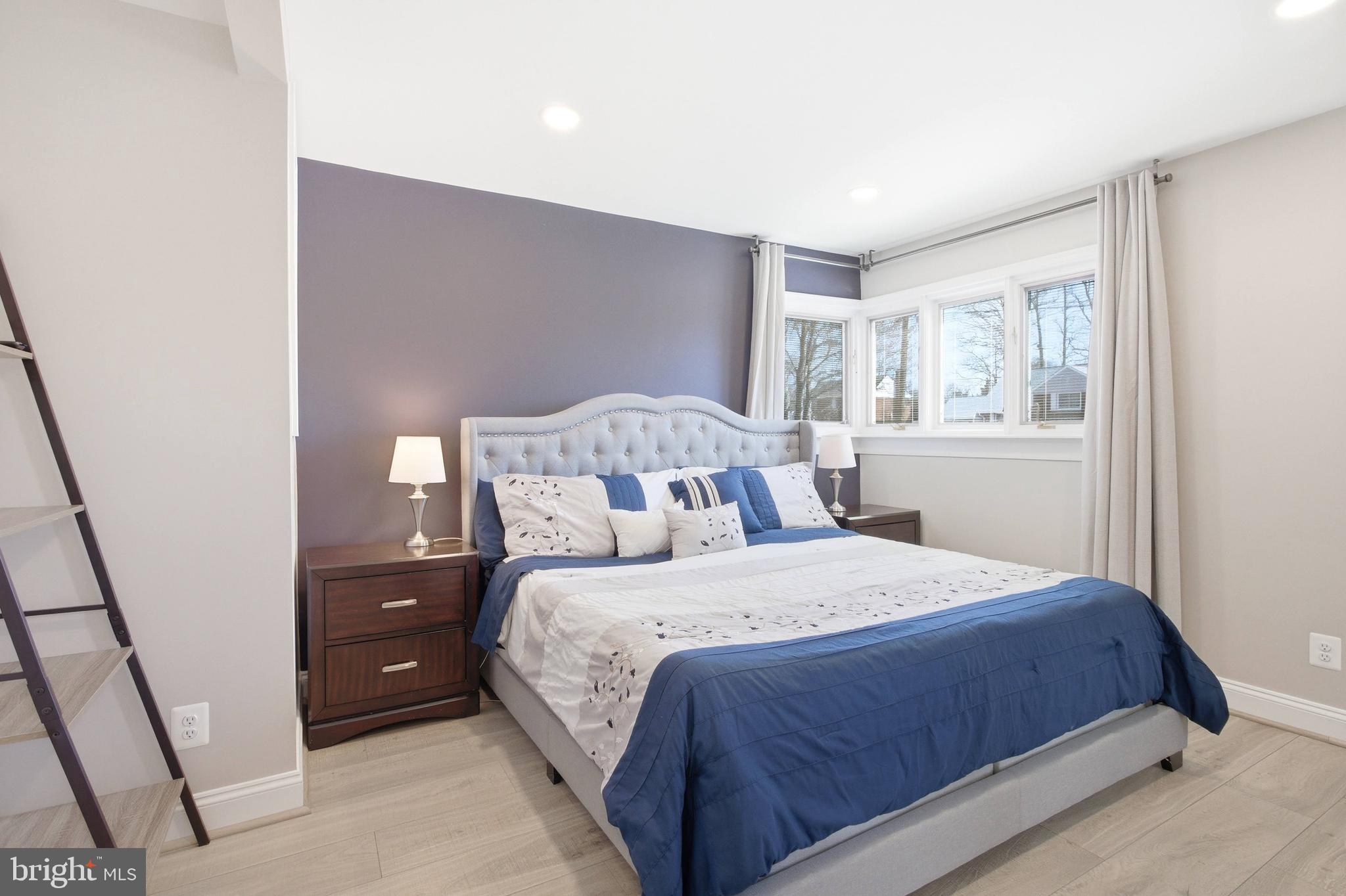 LYNBROOK - Residential