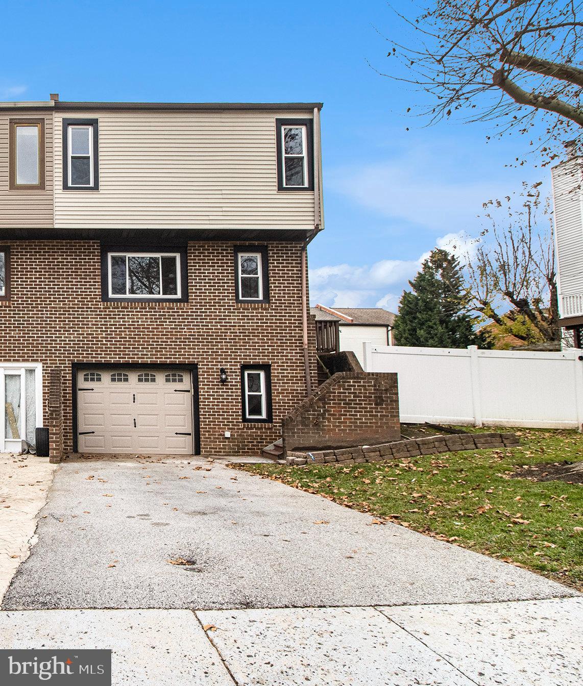 HAMLET MEWS - Residential Lease