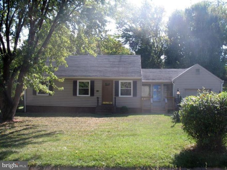 Beautiful well maintained home located in a neighborhood close to shops and dining in Culpeper, with easy access to 211. Mature landscaping, 3 bedrooms, kitchen/breakfast area with comfortable living room. Deck in the back.