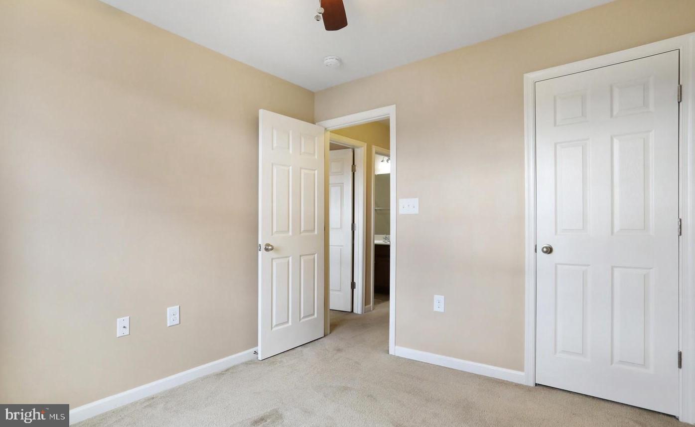 LAKELAND PLACE - Residential Lease