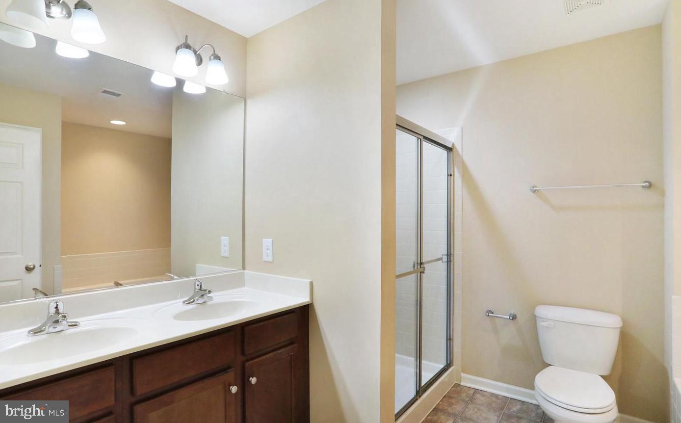 LAKELAND PLACE - Residential Lease