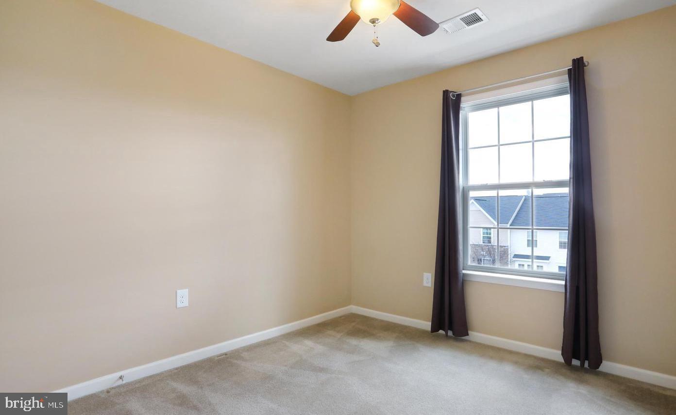 LAKELAND PLACE - Residential Lease