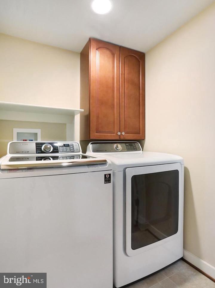 LAKELAND PLACE - Residential Lease