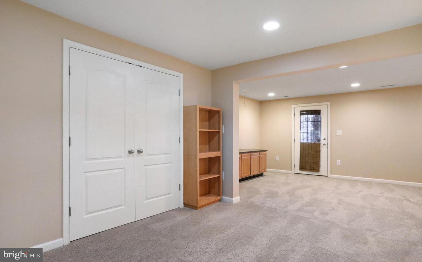 LAKELAND PLACE - Residential Lease