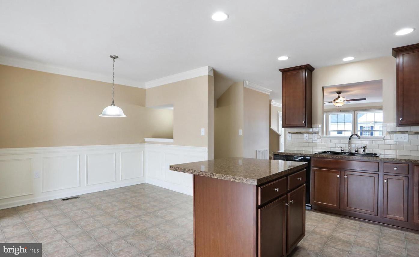 LAKELAND PLACE - Residential Lease